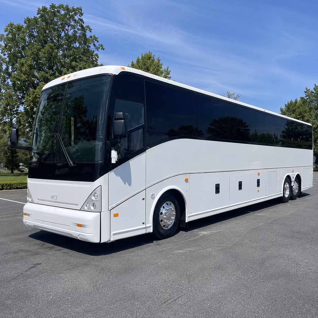 a reliable charter bus connection between tamarac and fort lauderdale hollywood international airport