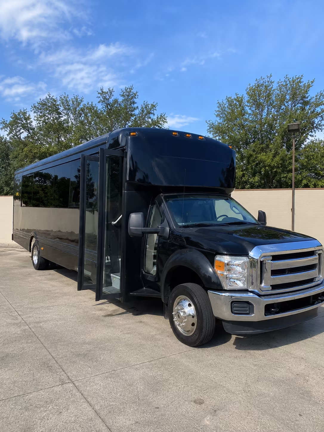 tamarac 20 passenger party bus